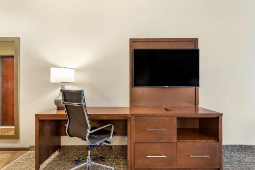 Comfort Suites San Antonio Ft. Sam Houston/SAMMC Area - image 2