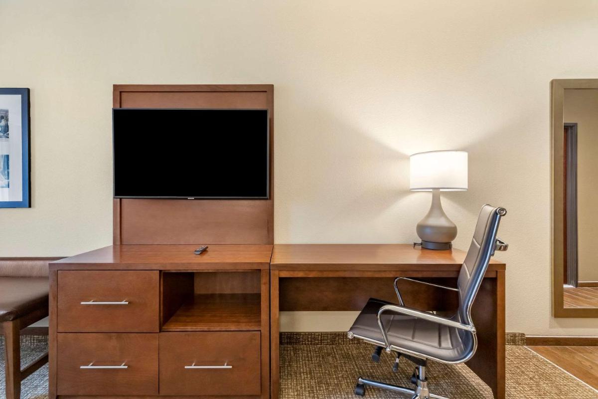 Comfort Suites San Antonio Ft. Sam Houston/SAMMC Area - image 7