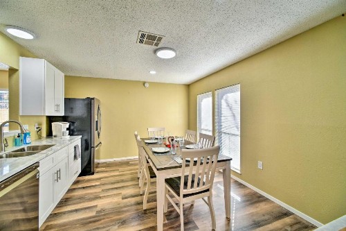Spacious San Antonio Getaway Shop Dine Explore! - image 10