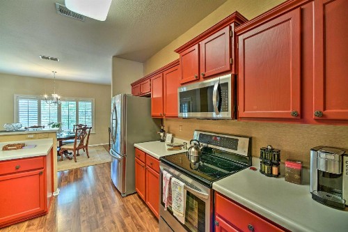Upscale San Antonio Home with Screened-In Porch! - image 10