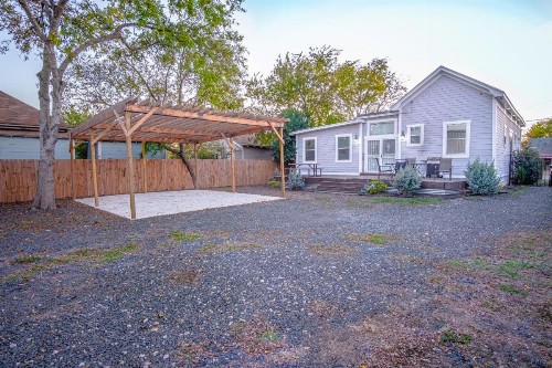 Prosperity Place Remodeled 3BR 2BA Near Downtown - image 4