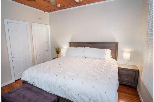 The Highland House 5BR Huge Patio 2 miles to DT - image 1