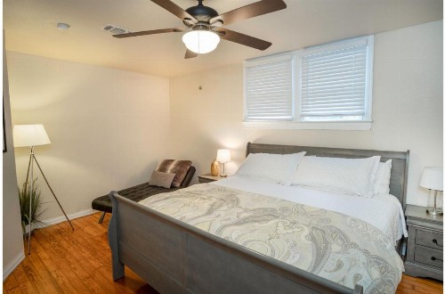 The Highland House 5BR Huge Patio 2 miles to DT - image 11