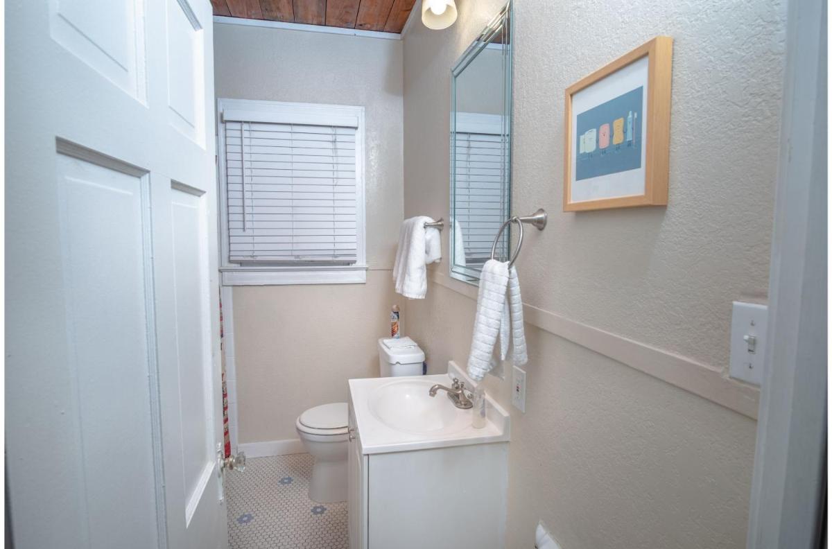 The Highland House 5BR Huge Patio 2 miles to DT - image 3