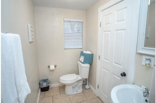 The Highland House 5BR Huge Patio 2 miles to DT - image 7