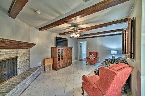 N San Antonio Family Home 8 Mi to Airport - image 10