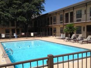 Deluxe Inn San Antonio Near Lackland AFB - main image