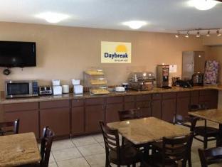 Deluxe Inn San Antonio Near Lackland AFB - image 2