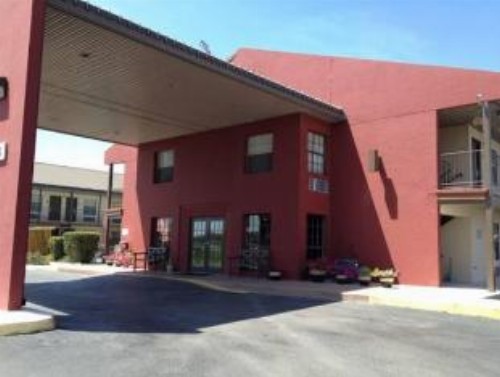 Deluxe Inn San Antonio Near Lackland AFB - image 5