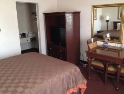 Deluxe Inn San Antonio Near Lackland AFB - image 6