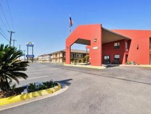 Deluxe Inn San Antonio Near Lackland AFB - image 7