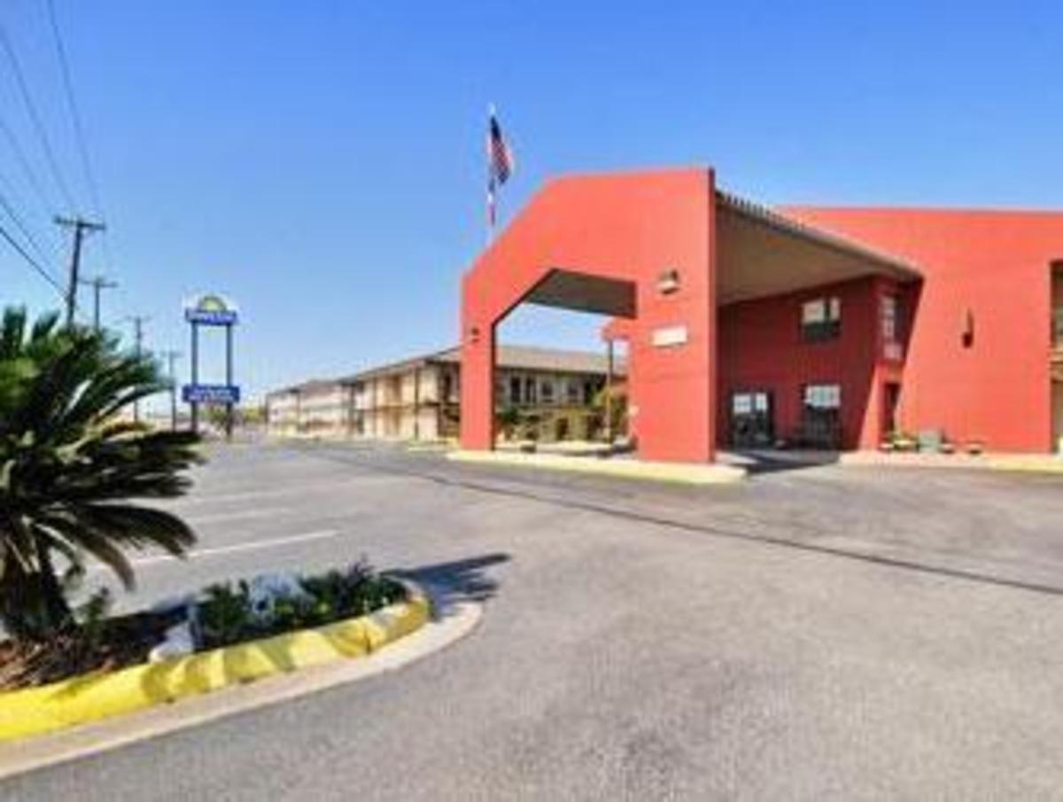 Deluxe Inn San Antonio Near Lackland AFB - image 7