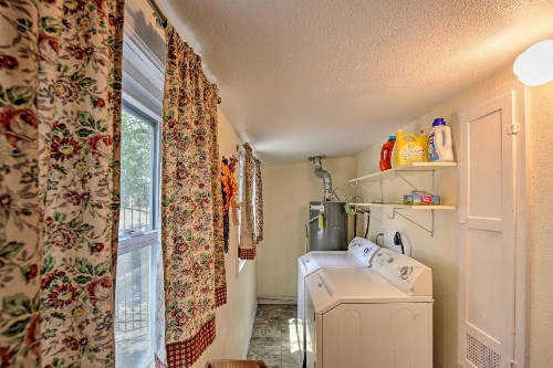 San Antonio Getaway with Porch 2 Mi to Dtwn! - image 11