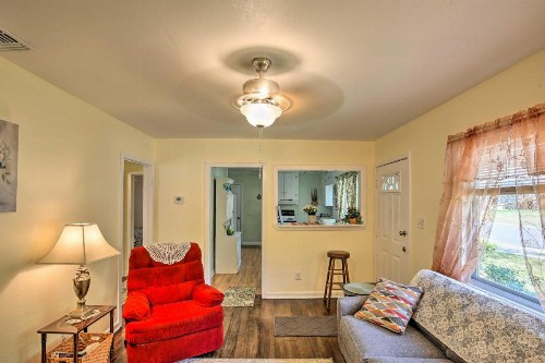 San Antonio Getaway with Porch 2 Mi to Dtwn! - image 3
