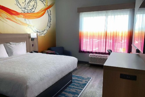 La Quinta Inn & Suites by Wyndham San Antonio Seaworld LAFB - image 10