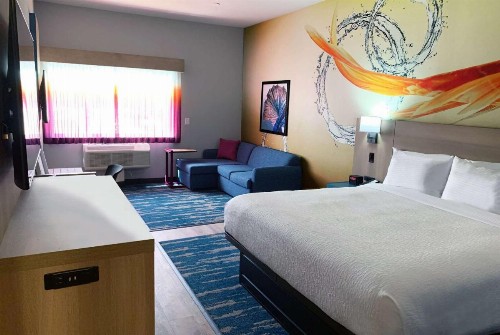 La Quinta Inn & Suites by Wyndham San Antonio Seaworld LAFB - image 11