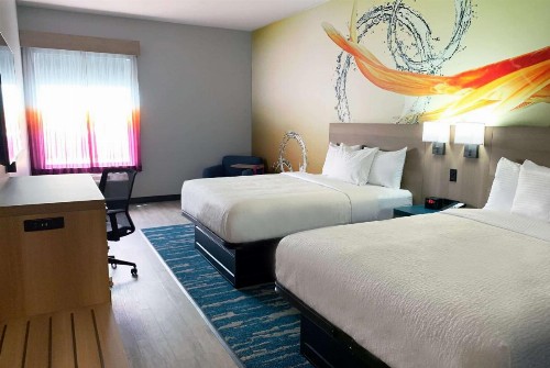 La Quinta Inn & Suites by Wyndham San Antonio Seaworld LAFB - image 13