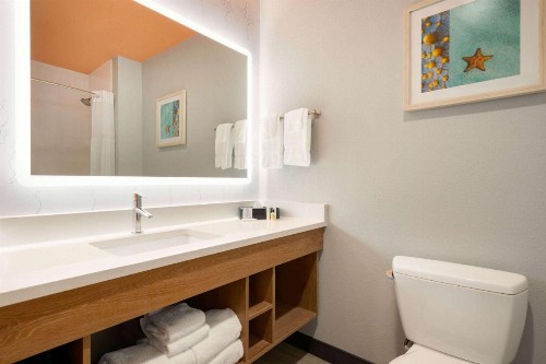 La Quinta Inn & Suites by Wyndham San Antonio Seaworld LAFB - image 21