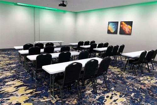 La Quinta Inn & Suites by Wyndham San Antonio Seaworld LAFB - image 24