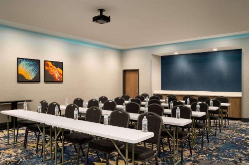 La Quinta Inn & Suites by Wyndham San Antonio Seaworld LAFB - image 25