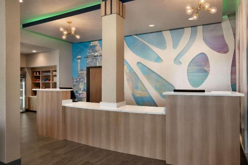 La Quinta Inn & Suites by Wyndham San Antonio Seaworld LAFB - image 3