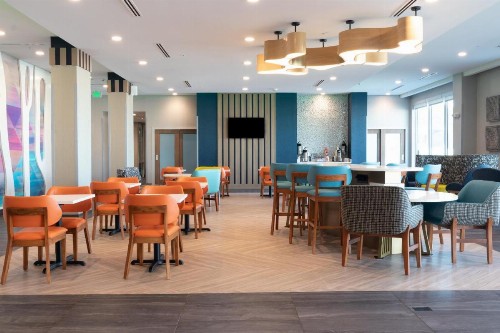 La Quinta Inn & Suites by Wyndham San Antonio Seaworld LAFB - image 34