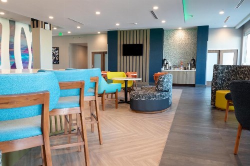 La Quinta Inn & Suites by Wyndham San Antonio Seaworld LAFB - image 36