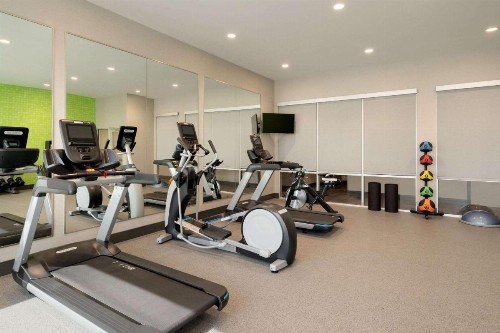 La Quinta Inn & Suites by Wyndham San Antonio Seaworld LAFB - image 7