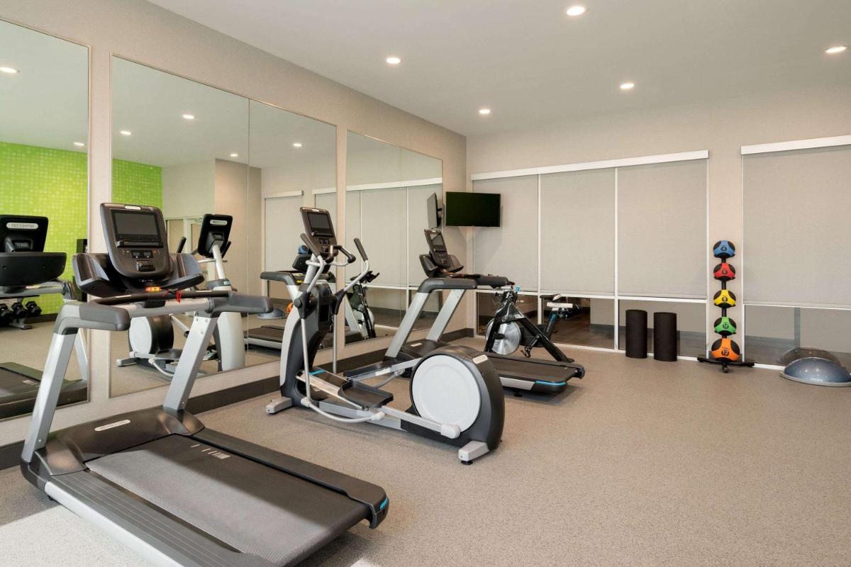 La Quinta Inn & Suites by Wyndham San Antonio Seaworld LAFB - image 7