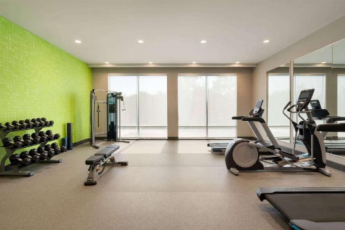 La Quinta Inn & Suites by Wyndham San Antonio Seaworld LAFB - image 8