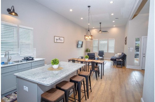 Brand New Remodeled 3BR2BA House Near Downtown - image 11