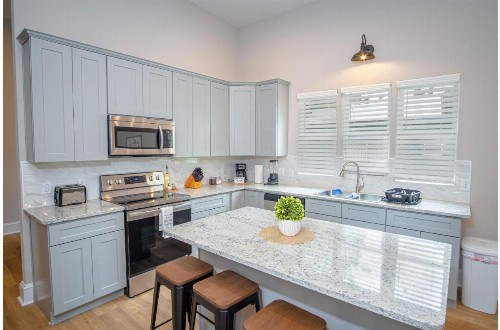 Brand New Remodeled 3BR2BA House Near Downtown - image 12