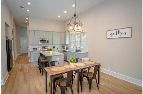 Brand New Remodeled 3BR2BA House Near Downtown - image 9