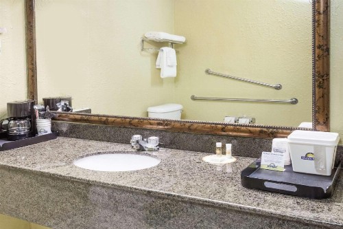 Days Inn by Wyndham San Bernardino/Redlands - image 14