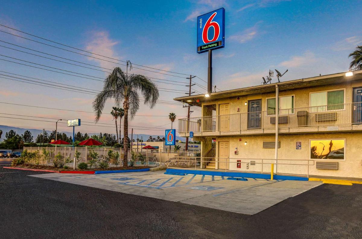 Motel 6-San Bernardino CA - South - image 2