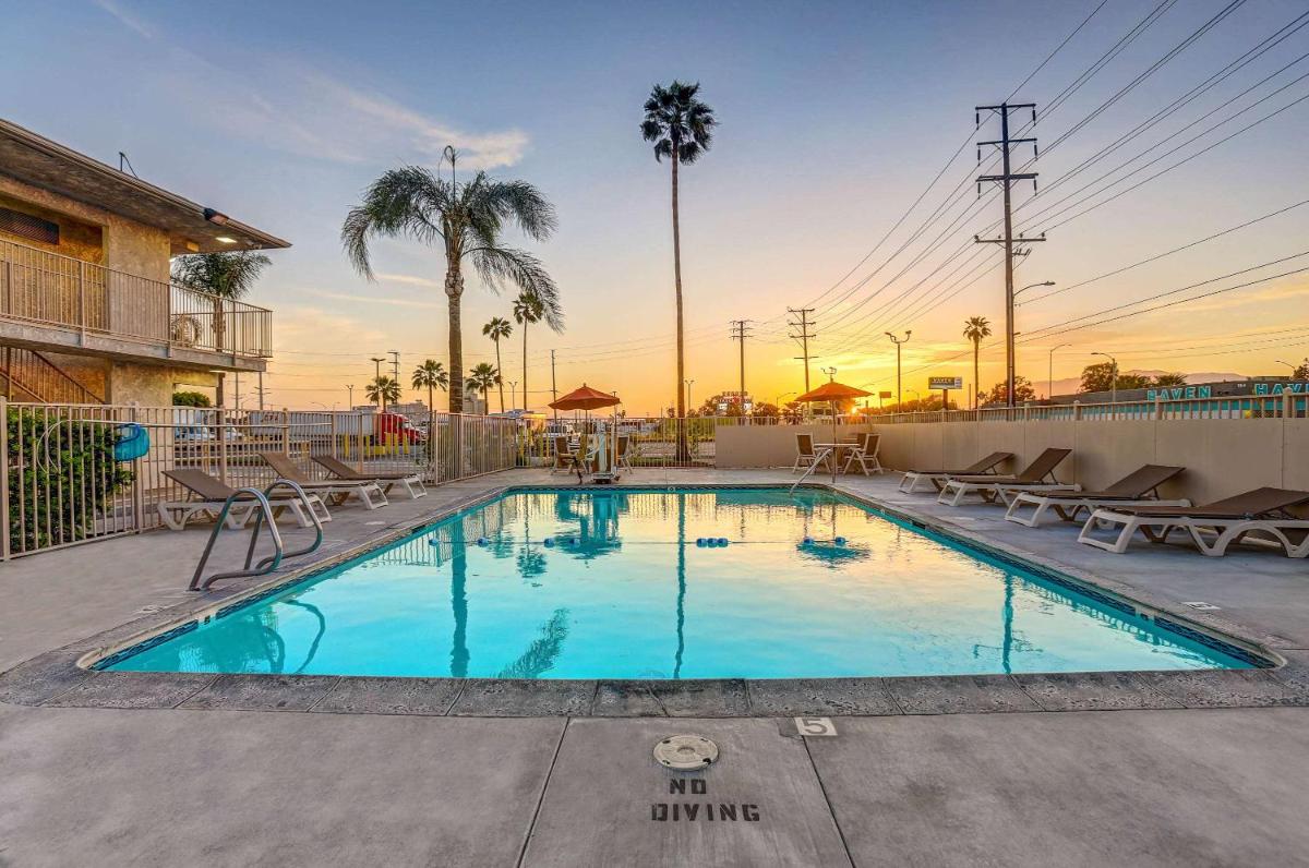 Motel 6-San Bernardino CA - South - image 5