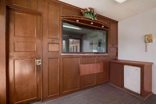 Knights Inn San Bernardino - image 10