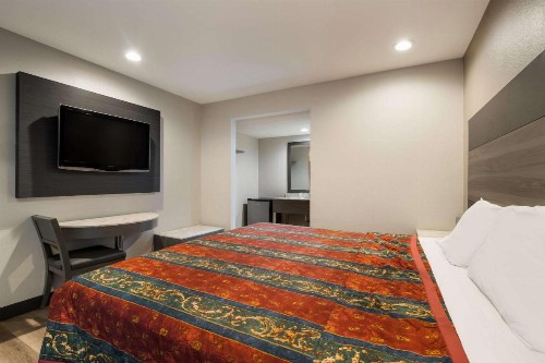 Knights Inn San Bernardino - image 17