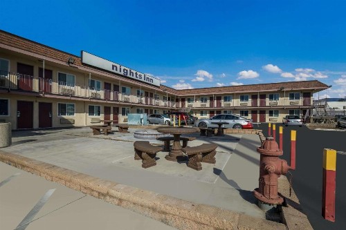 Knights Inn San Bernardino - image 2