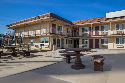 Knights Inn San Bernardino - image 3