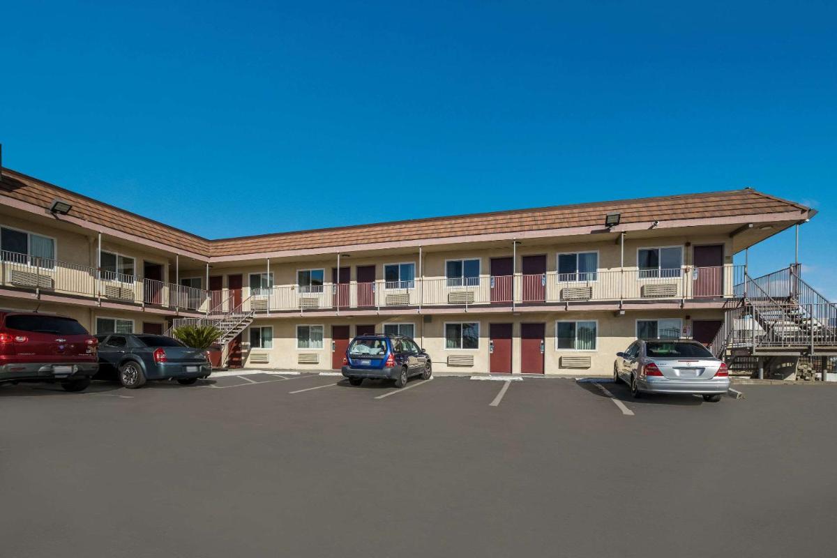 Knights Inn San Bernardino - image 4