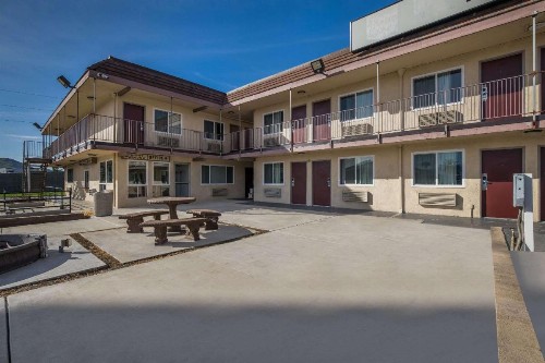 Knights Inn San Bernardino - image 5
