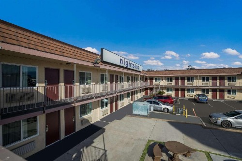 Knights Inn San Bernardino - image 8