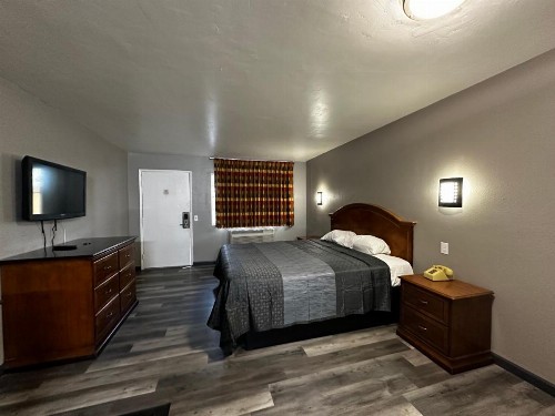 Sunpark Inn & Suites - image 4