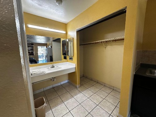 Sunpark Inn & Suites - image 5