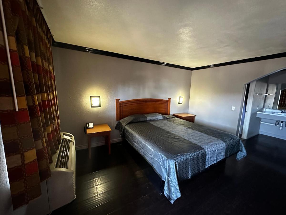 Sunpark Inn & Suites - image 7