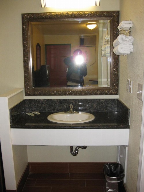 Sunshine Motel - image 10