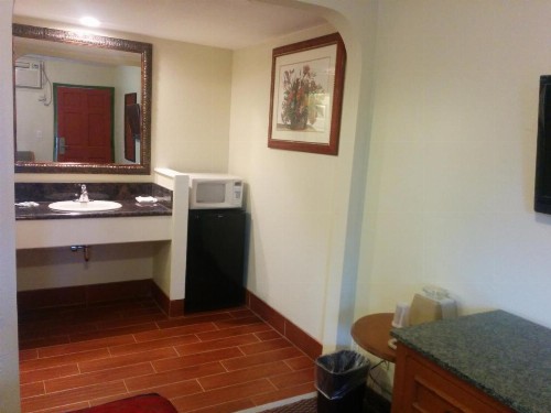Sunshine Motel - image 12
