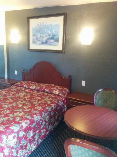 Sunshine Motel - image 22