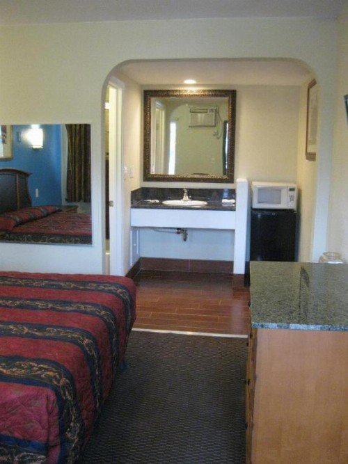 Sunshine Motel - image 33